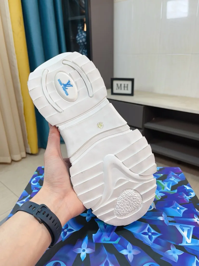 Men's men's shoes 💰580🌸🌸 LV style is novel and fashionable, the upper is made of imported cowhide + LV special materials! Super trendy design! It’s eye-catching! The leather is soft, delicate, shiny and translucent, showing the ultimate in pure handcraftsmanship, and the mesh is soft, comfortable and breathable! Size: 39-44 (38 45 customized)
